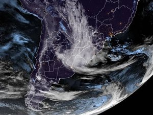 Ciclone extratropical na costa do Brasil põe estados em alerta de perigo