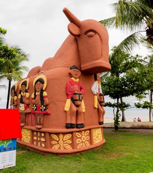 Escultura O Boi é reinaugurada no bairro de Jaraguá após ato de vandalismo
