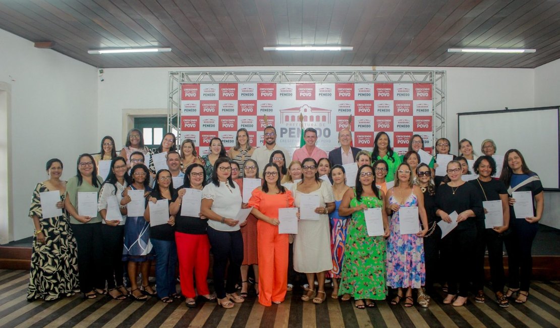 Ronaldo Lopes efetiva gestão democrática na Semed Penedo e empossa diretores aprovados