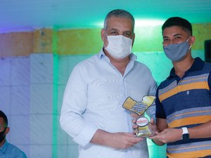 Alfredo Gaspar é agraciado com prêmio Embaixador da Juventude pelo movimento Ala Jovem