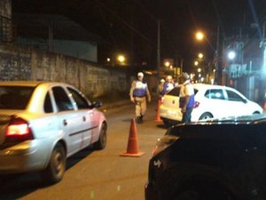 Homem é preso por desacato e embriaguez durante blitz da Lei Seca
