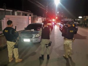 Polícia prende mulher suspeita de abastecer comércio de drogas em Palmeira dos Índios