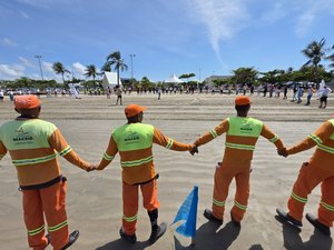 Prefeitura realizará mutirão de limpeza na Praia de Jaraguá neste sábado (19)