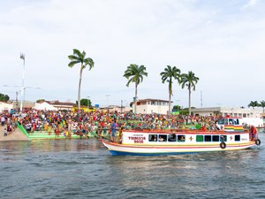 Procissão fluvial marca encerramento da festa do Bom Jesus dos Navegantes