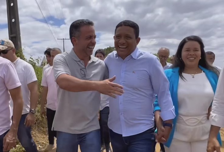 Júlio Cézar assina ordem para construção de adutora em Palmeira e alfineta Mosabelle: “Na campanha passou aqui dizendo que era mentira”