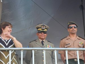 Célia Rocha participa de seu último desfile como prefeita de Arapiraca