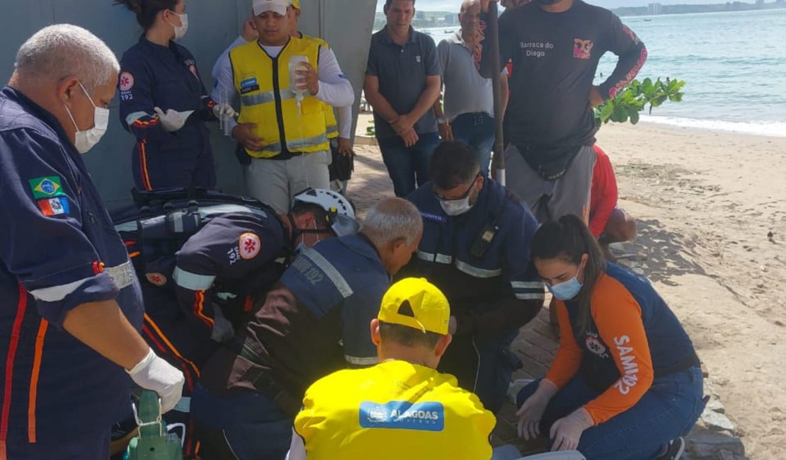 Turista de 59 anos é socorrido após passar mal na praia de Ponta Verde