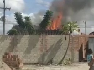 Delegado vai investigar incêndio em imóvel disputado por herdeiros em Penedo