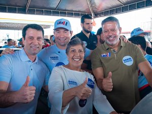 Arthur Lira reúne lideranças e promove grande adesivaço em Arapiraca