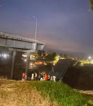 Vídeo mostra momento em que ponte desaba no interior do Acre