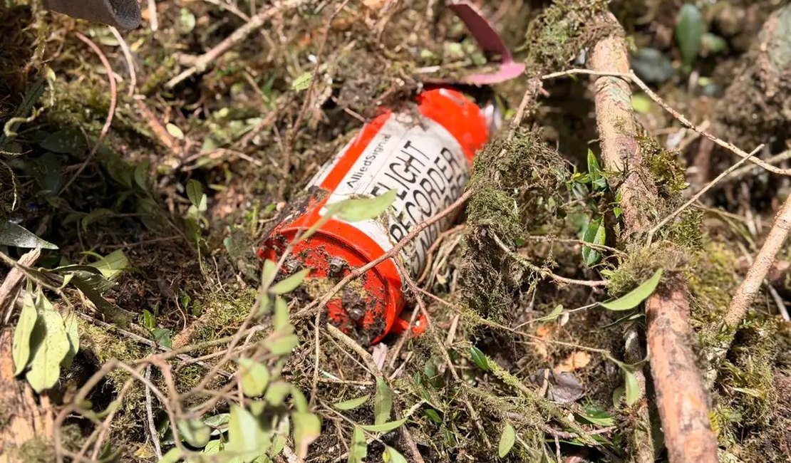 Cenipa recupera caixa-preta de helicóptero que levava cantor Rick