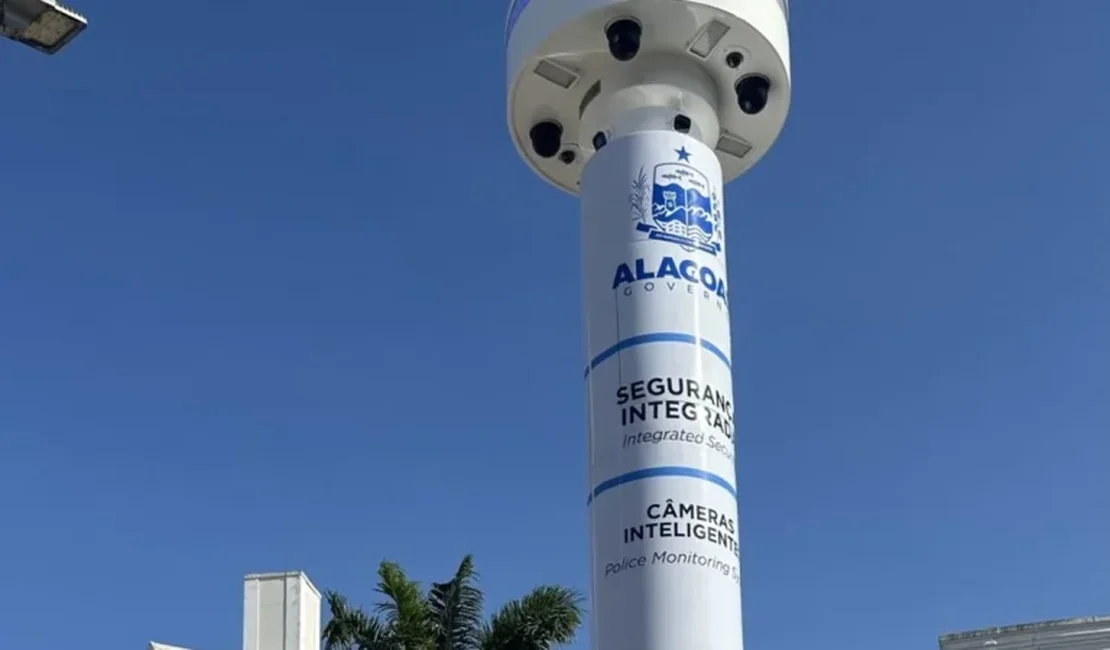Totem de segurança da SSP identifica homem com faca peixeira em Arapiraca