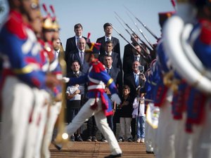 Bolsonaro sanciona lei que institui novas regras da aposentadoria de militares