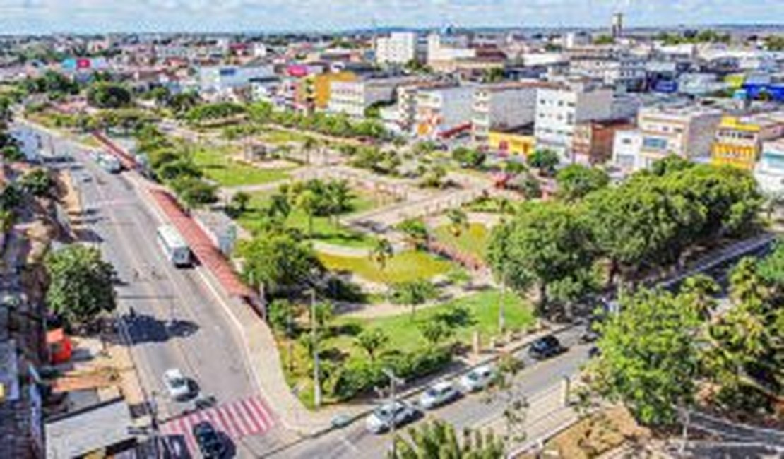 Para combater poluição visual, prefeitura vai reunir empresários de out-doors, em Arapiraca