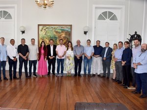 Paulo Dantas reúne setor atacadista durante almoço no Palácio