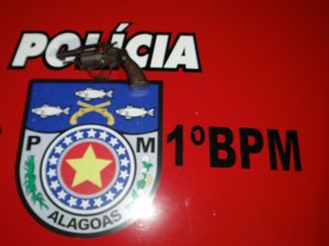 Acusado de assaltar padaria, jovem é preso em flagrante com arma de fogo