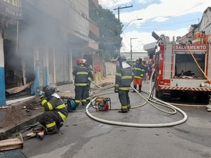 Incêndio atinge mercadinho no centro de Palmeira dos Índios