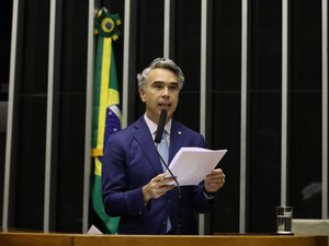 Câmara aprova relatório de Rafael Brito que cria SUS da Educação