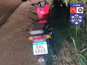 PM recupera motocicleta de entregador de pizza que havia sido roubada, em Arapiraca