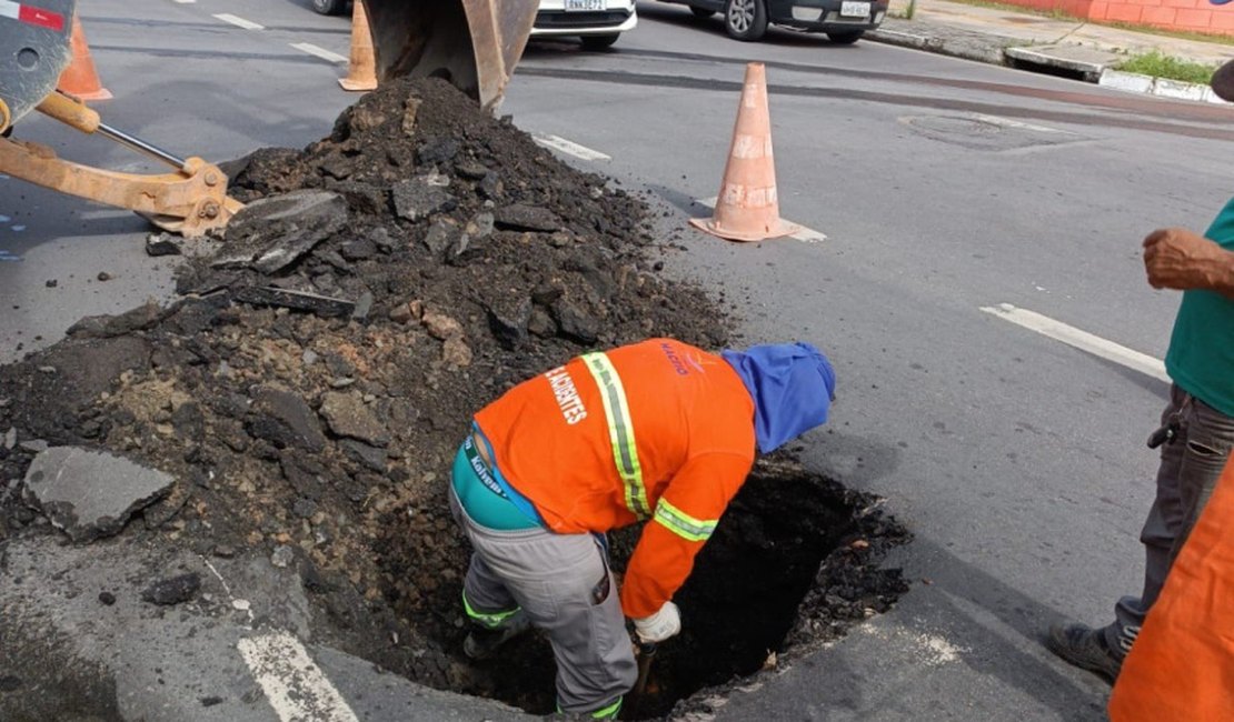 Obra emergencial recupera rede de drenagem na Avenida Dona Constança, na Mangabeiras