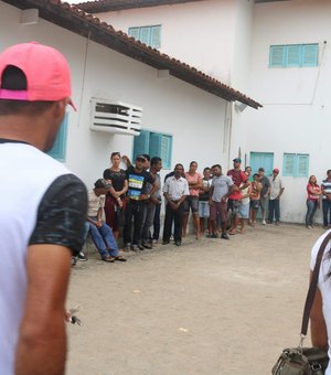 Eleitores de Maragogi fazem filas para votar neste domingo