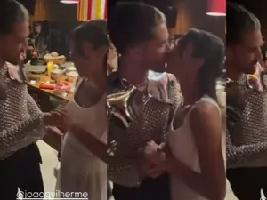 Bruna Marquezine e João Guilherme beijam muito em festa: 'Romeu e Julieta'