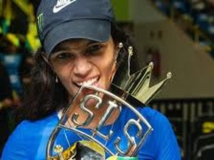 Rayssa Leal faz história e garante o tricampeonato no SLS Super Crown