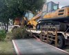 [Vídeo] Carreta invade ciclovia, derruba árvores e causa estragos na Avenida Durval de Góes Monteiro
