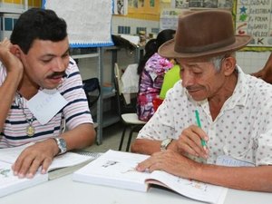 Rede estadual amplia Educação de Jovens e Adultos em 2014