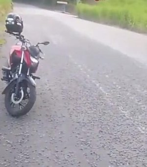 [Vídeo] Britas espalhadas na pista causam perigo na rodovia AL-105