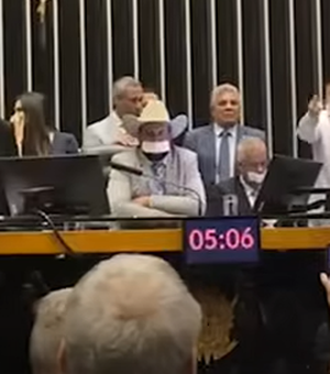 Parlamentares da oposição realizam ato para pressionar impeachment de Moraes