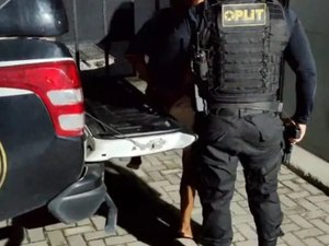 Homem armado é preso em flagrante por ameaça e desacato na Jatiúca