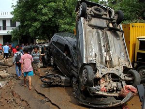 Pelo menos 16 mortos em inundações na capital da Indonésia