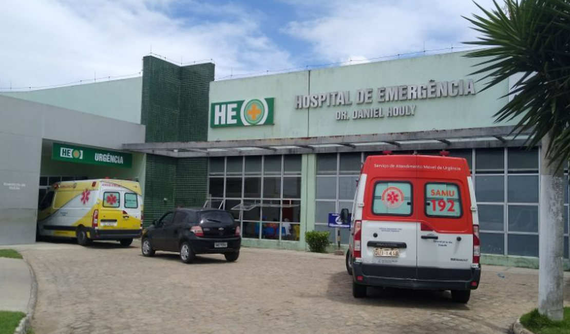 Colisão entre carro e moto deixa dois homens gravemente feridos em Arapiraca