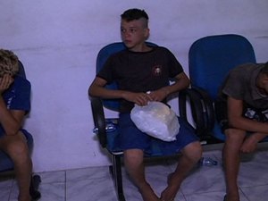 Crianças de PE pegam bigu e param em Maceió