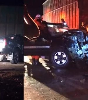 Colisão entre caminhonete e caminhão deixa duas pessoas feridas em Coruripe