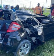 [Vídeo] Homem morre após carro bater em muro e capotar em Rio Largo