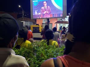 População lota Bosque das Arapiracas para assistir debate com os candidatos