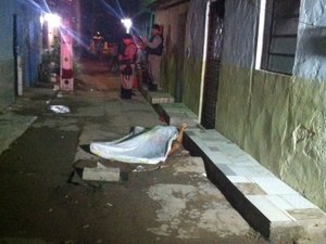 Jovem é morto com três tiros; criminosos fogem e não são identificados