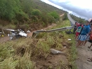 Pai e filha morrem em hospital após acidente de carro na BR-316, em Cacimbinhas