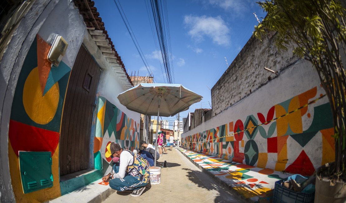 Intervenções da Prefeitura transformam rua na Jatiúca em passeio público