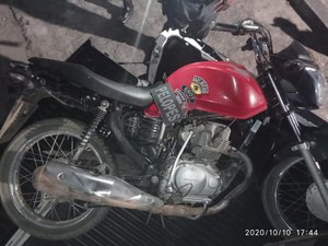 Trio é detido pela PM por envolvimento em furto e receptação de moto