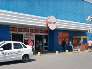 Extra é condenado a indenizar clientes acusados falsamente de furto