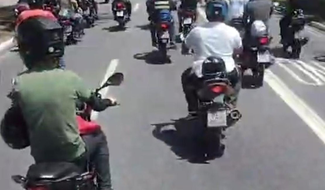 [Vídeo] Motociclistas fazem protesto após viatura do DMTT derrubar moto durante escolta