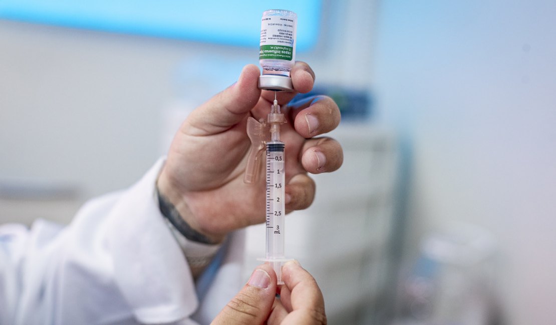 ImunizaVan percorre bairros de Maceió levando vacinação contra a Influenza