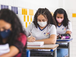 Governo de Alagoas inicia pagamento das bolsas do programa Cartão Escola 10 nesta segunda (27)