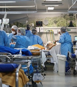 Número de jovens em UTIs choca médicos: 'Às vezes, chegam para falecer'