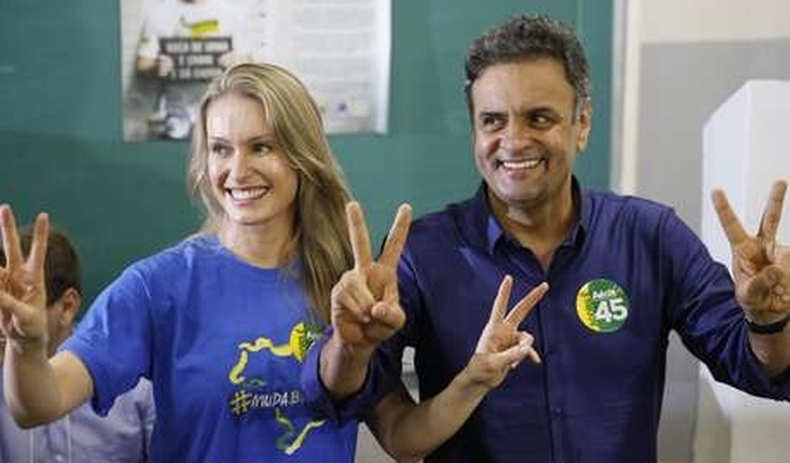 Confusão e vidro quebrado marcam votação de Aécio