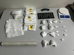 Suspeito tenta esconder drogas no quintal, mas acaba preso por tráfico em Limoeiro de Anadia
