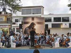 Núcleo de Orquestra Jovens faz concerto no Centro de Maragogi